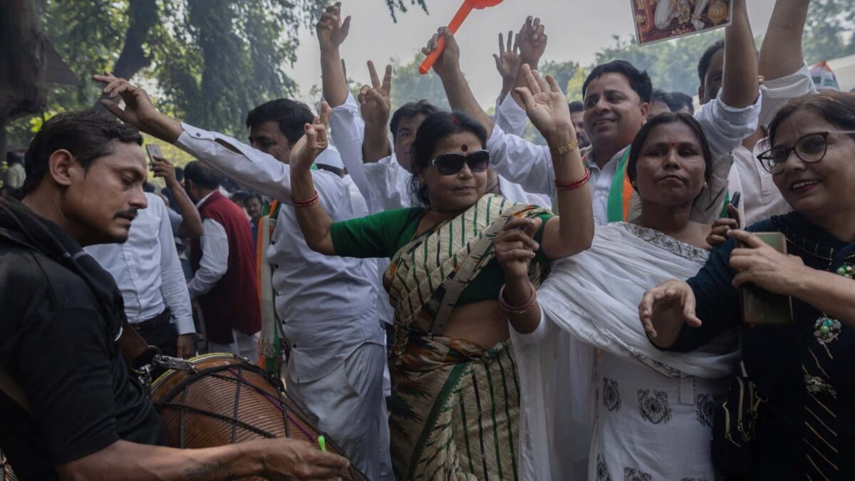 2023-05-13T105411Z_937936616_RC2KX0AELSDN_RTRMADP_3_INDIA-POLITICS-KARNATAKA-1684042053.jpg