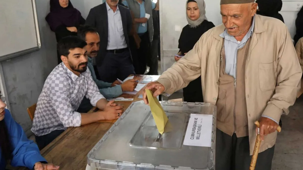 2023-05-14T110725Z_1472236360_RC28Y0ABGMHY_RTRMADP_3_TURKEY-ELECTION-1684167085.jpg