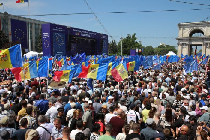2023 05 21T121248Z 1529387003 RC2Z21AOOWBD RTRMADP 3 MOLDOVA POLITICS 1684678278