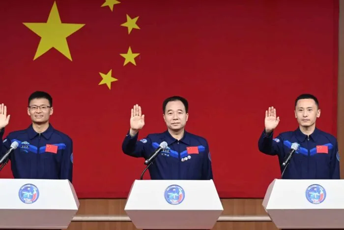 2023-05-29T034333Z_572395397_RC2281AAGHJQ_RTRMADP_3_SPACE-EXPLORATION-CHINA-SHENZHOU-1685332120.jpg