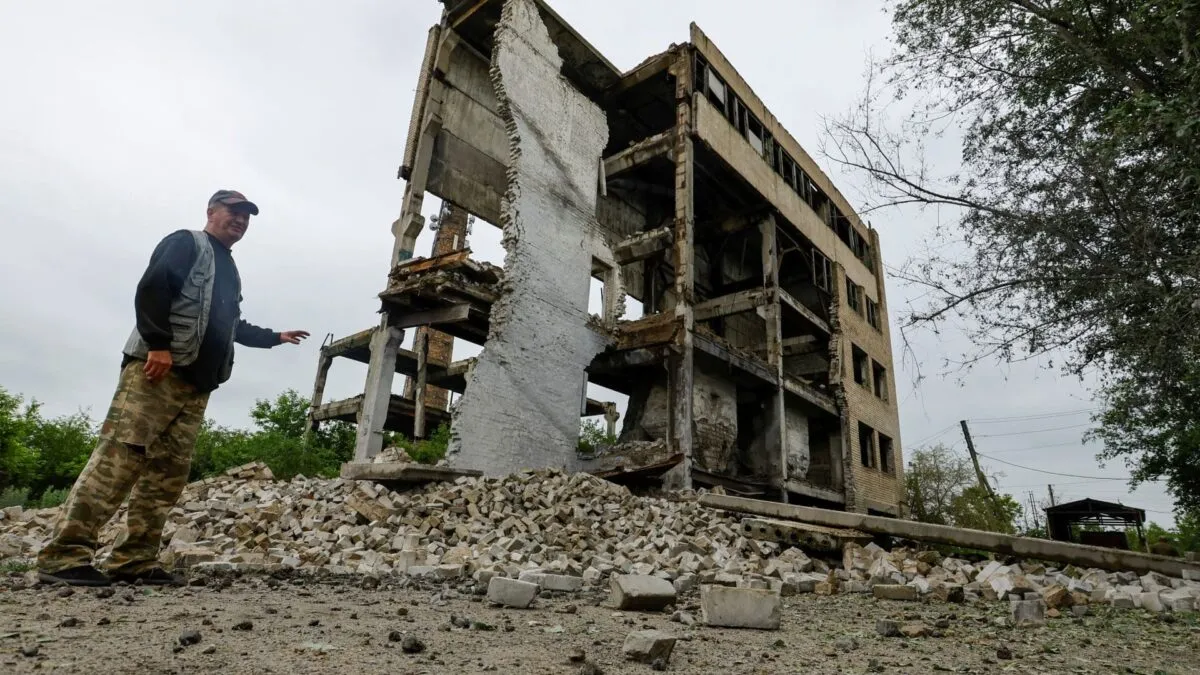 2023-05-31T140128Z_27654747_RC2L91A5NDV2_RTRMADP_3_UKRAINE-CRISIS-ATTACK-LUHANSK-1685548998.jpg