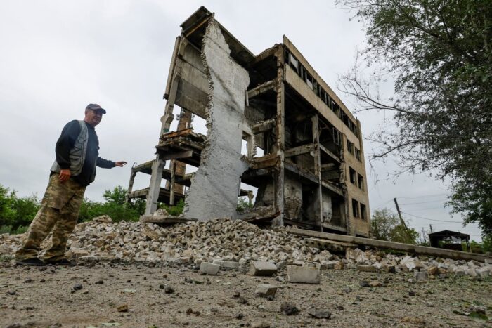 Bakhmut tace în timp ce Rusia și Ucraina comercializează raiduri aeriene 2023 05 31T140128Z 27654747 RC2L91A5NDV2 RTRMADP 3 UKRAINE CRISIS ATTACK LUHANSK 1685548998