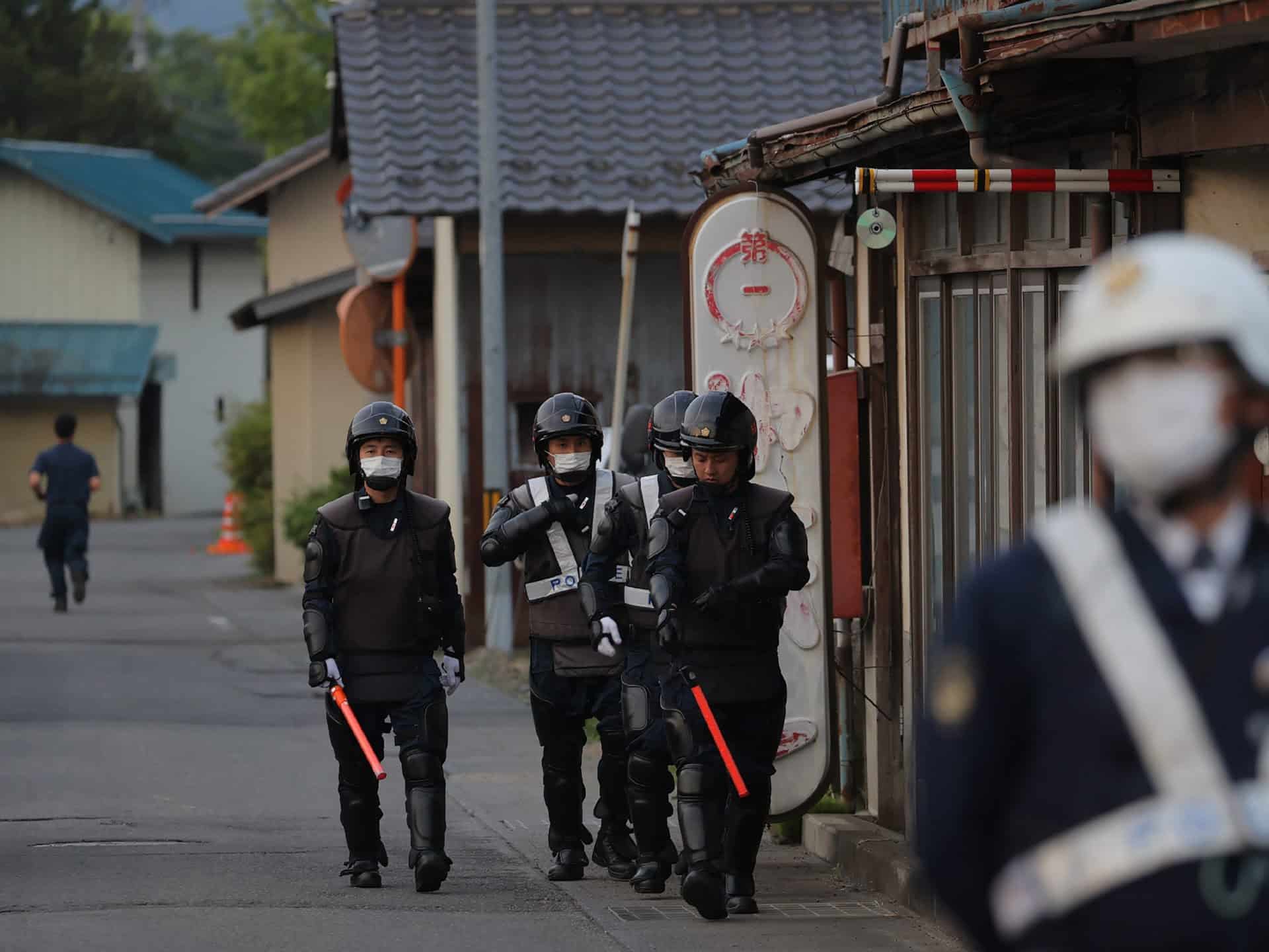 Bărbat arestat în Japonia după ce patru oameni au murit într-un atac cu armă și cuțit