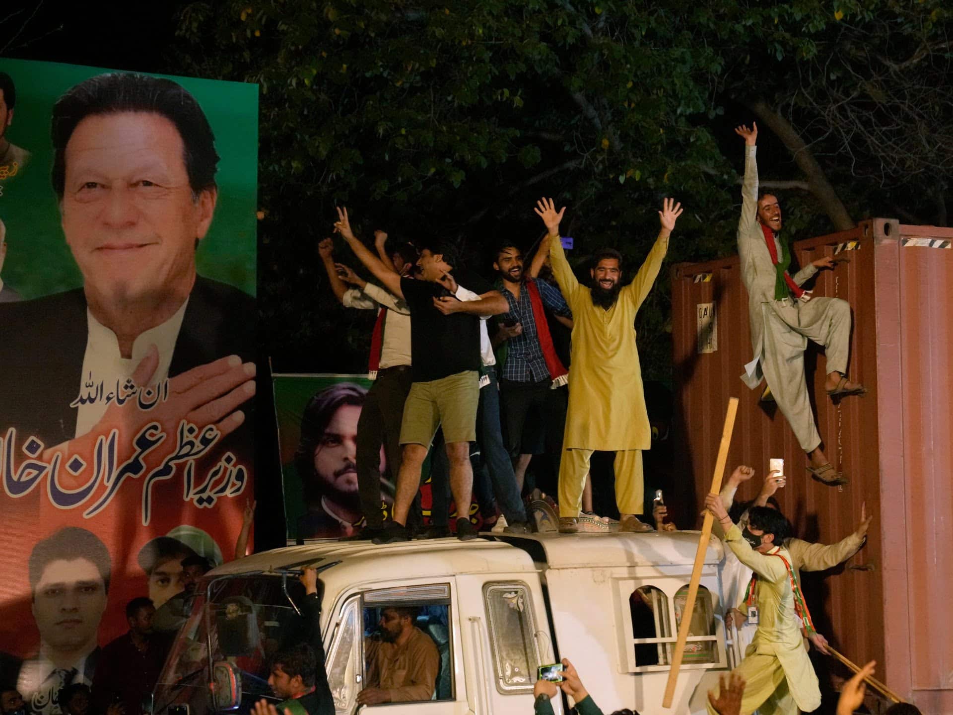 Fostul premier pakistanez Imran Khan se întoarce acasă după saga arestărilor