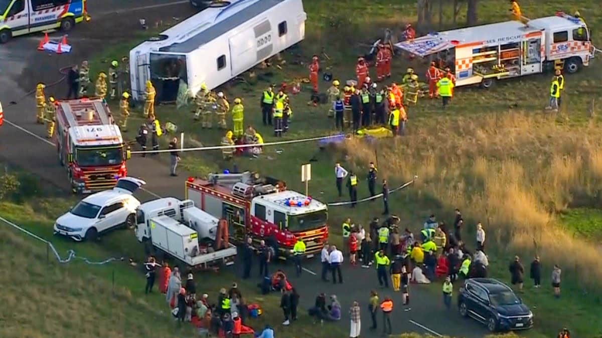 Șapte copii au fost răniți grav într-un accident de autobuz școlar în Australia