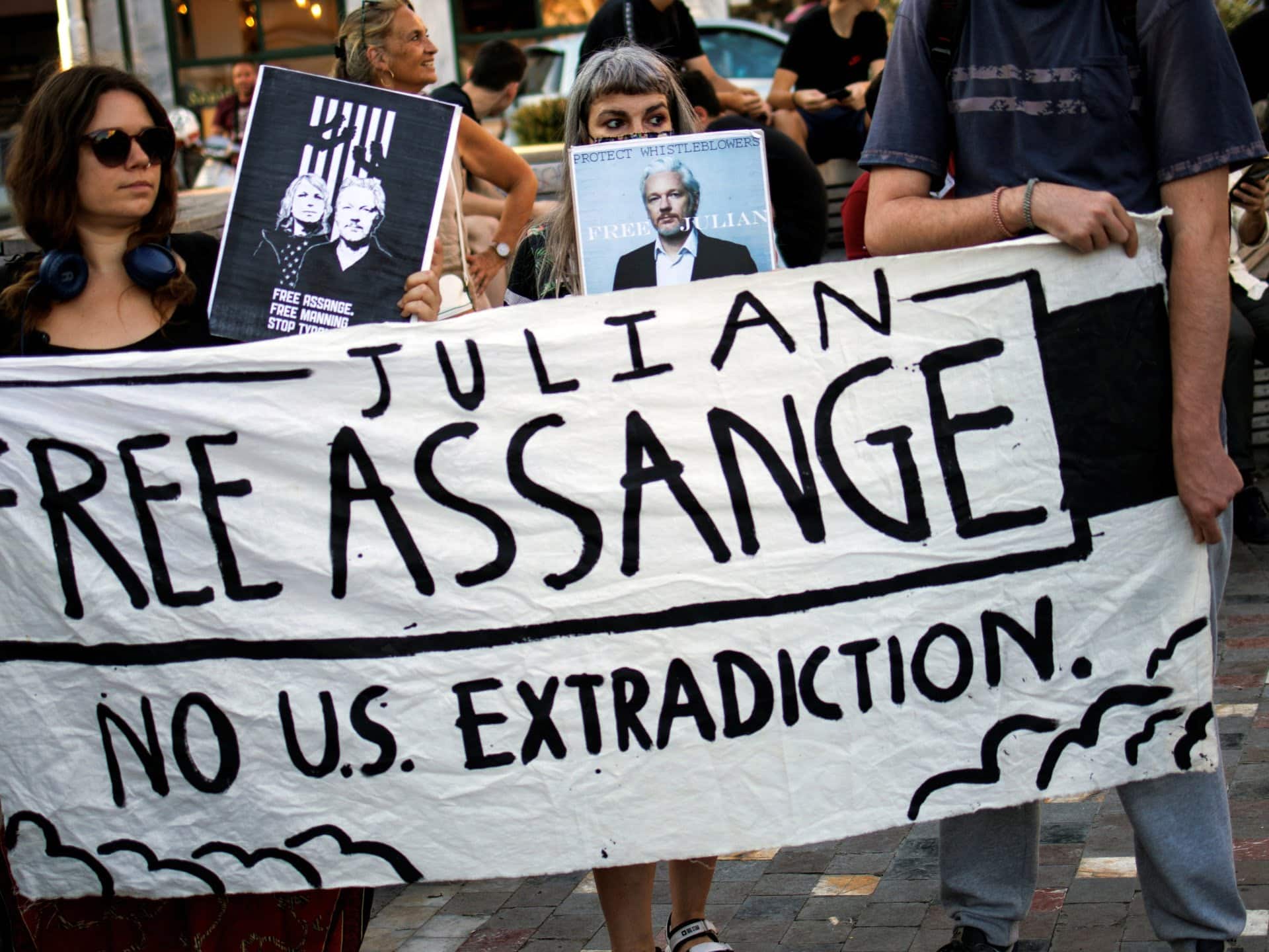 Parlamentarii australieni presează trimisul american pentru eliberarea lui Julian Assange