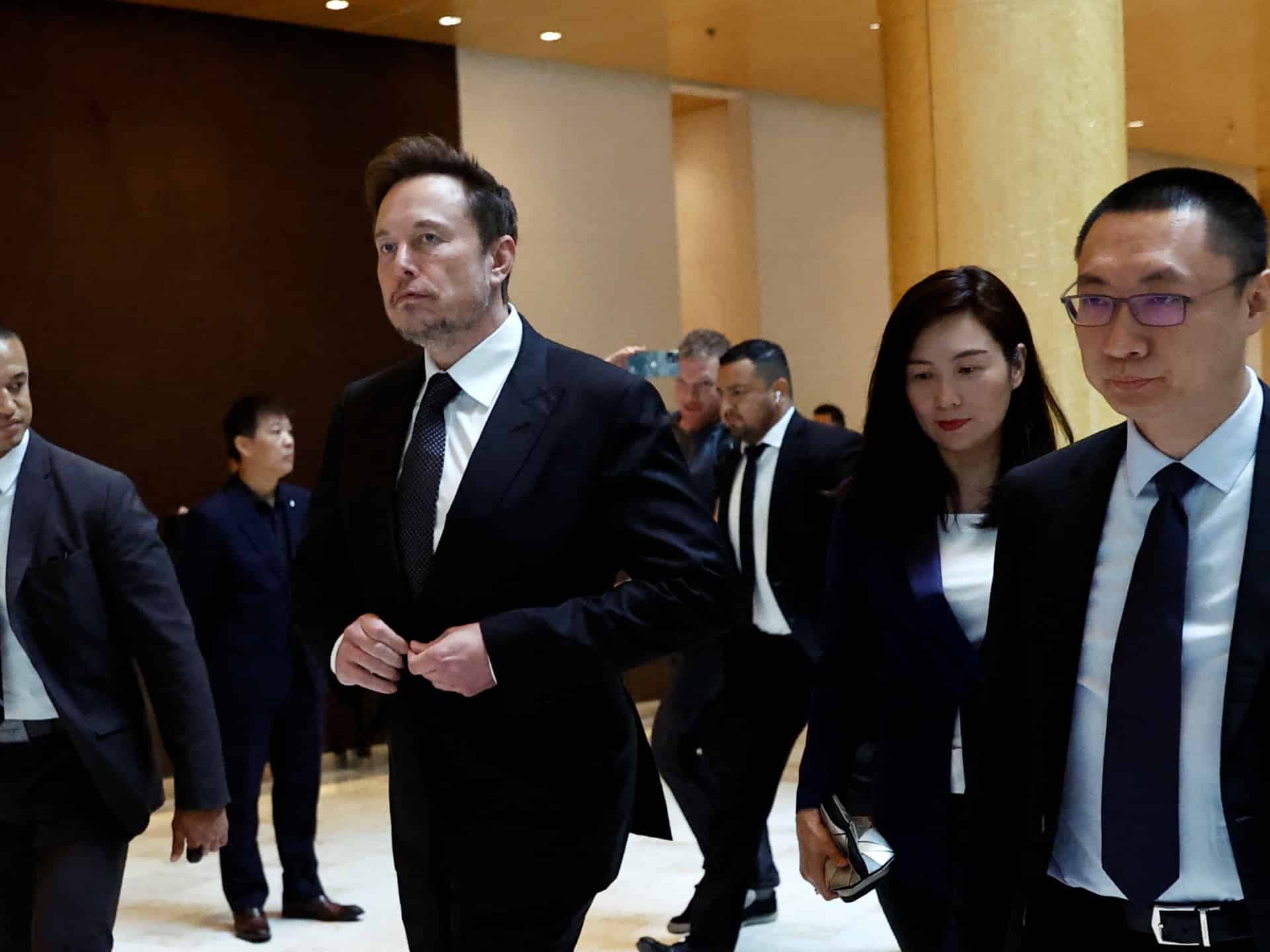 În China, Elon Musk vorbește despre „vehicule inteligente în rețea”