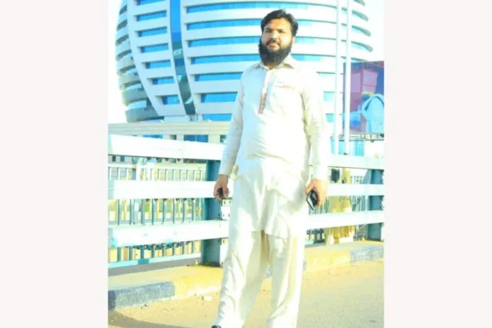 Irfan-Khan-in-Khartoum-before-the-fighting-started-1682920231.jpg