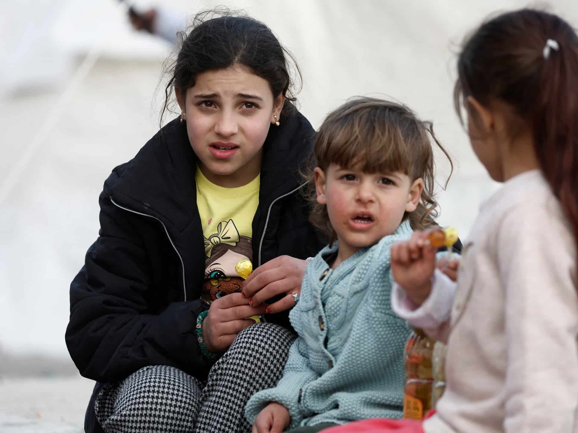 La 100 de zile de la cutremure, copiii din Turcia încă suferă