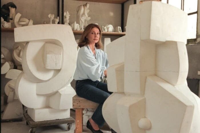 Sculpturile purtabile „a doua piele ale Sophiei Vari atrag colectionarii