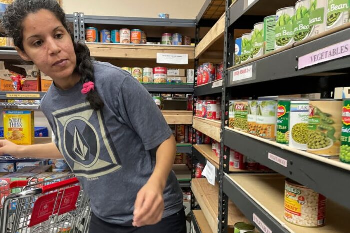 Familiile din SUA se luptă, după sfârșitul beneficiilor alimentare din perioada pandemiei woman 1683572496