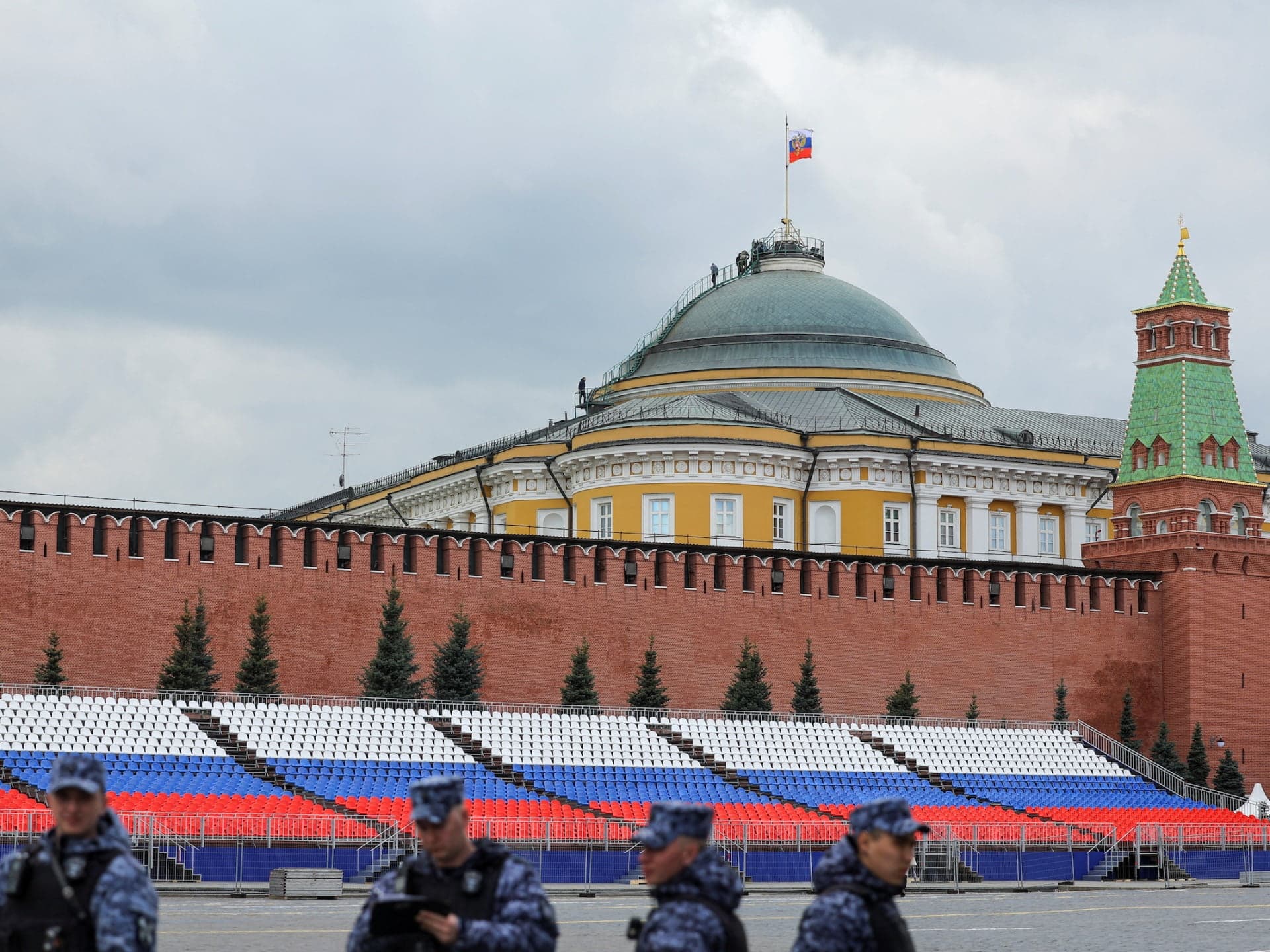 Rusia spune că serviciile de informații americane au piratat mii de iPhone-uri