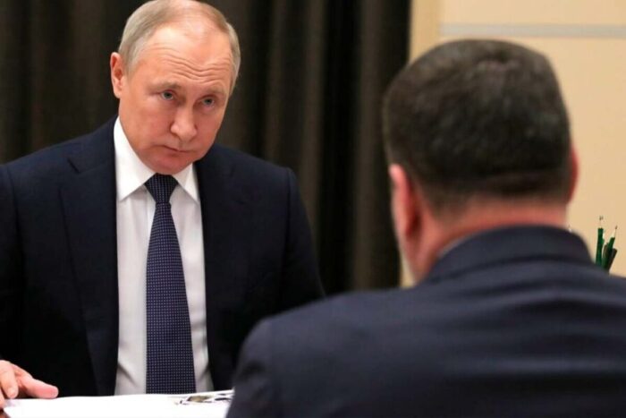 Vladimir Putin vrea să testeze loialitatea celor care îl înconjoară Ce s a observat imediat la Vladimir Putin in timpul sedintei