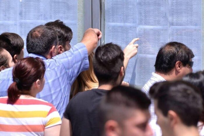 Cum-ajungi-la-un-liceu-bun-daca-ai-luat-nota.jpg