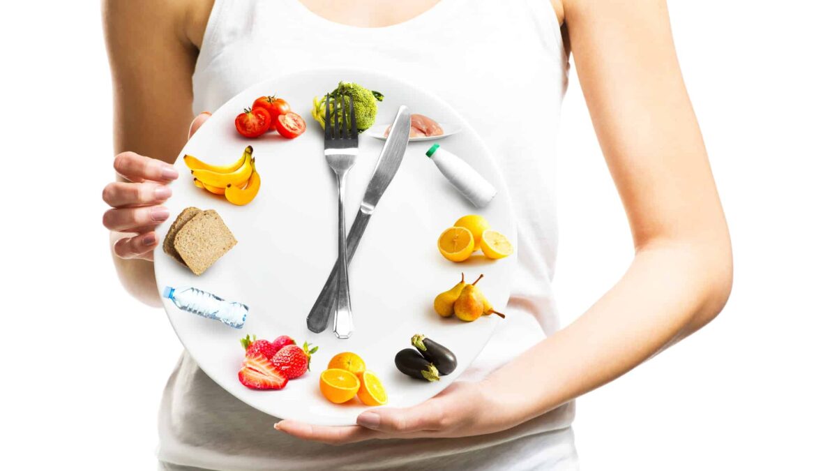 Ce se întâmplă în corpul tău dacă mănânci o singură dată pe zi, timp de 30 de zile? dieta alimente cura de slabire mancare
