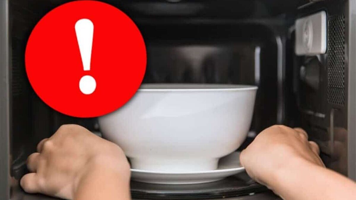 De ce să nu încălzeşti niciodată apa în cuptorul cu microunde? De ce sa nu incalzesti niciodata apa in cuptorul cu