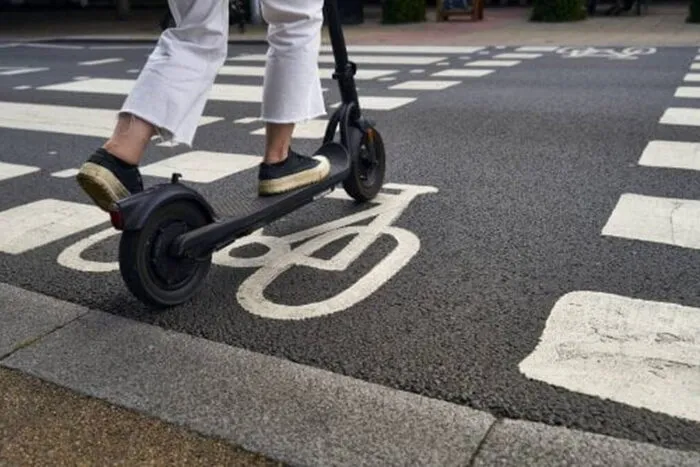 Posesorii-de-trotinete-si-biciclete-electrice-vor-plati-polite-RCA.jpg