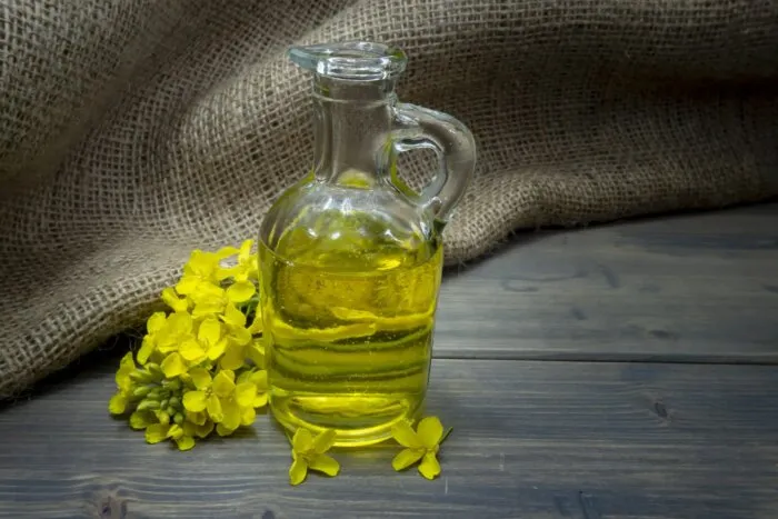 ulei-canola-scaled.jpg