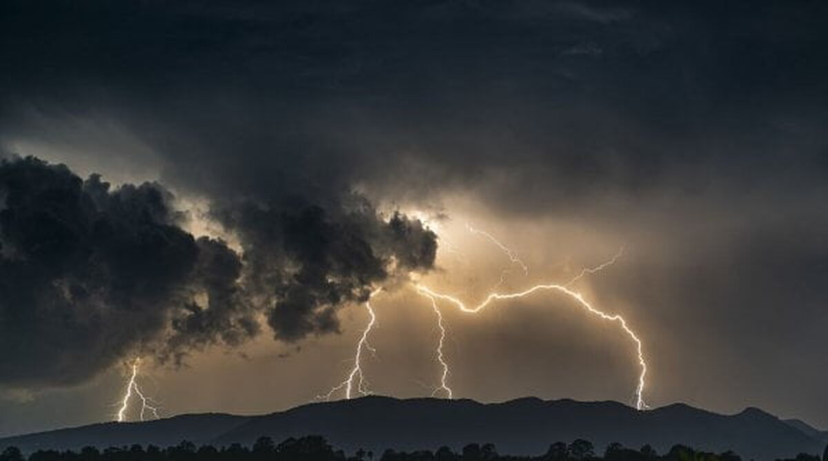 În avertizarea meteo imediată, se arată lista localităților afectate de codul galben de furtuni, vijelii şi ceaţă