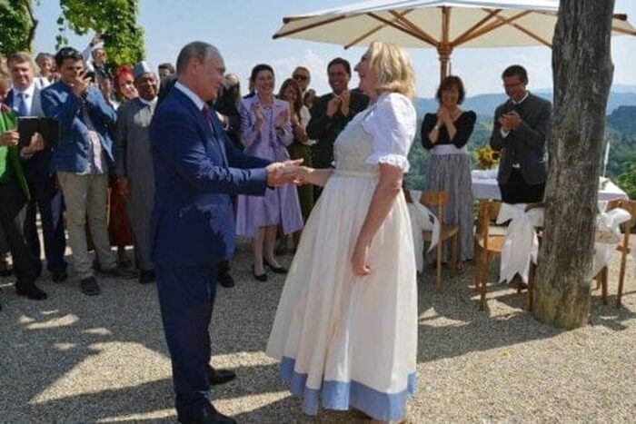 Fosta ministră austriacă Karin Kneissl s-a mutat în Rusia Aceasta este si lumea mea