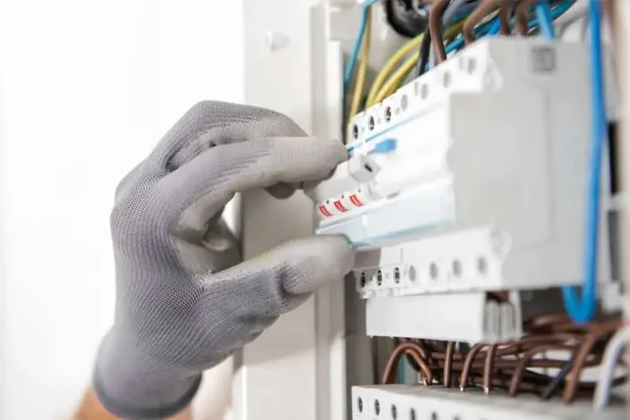 Capital.ro-electriceconstructii.ro_.jpg
