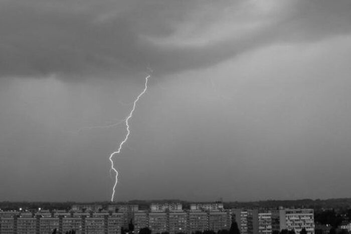 Cod rosu de ploi si vijelii