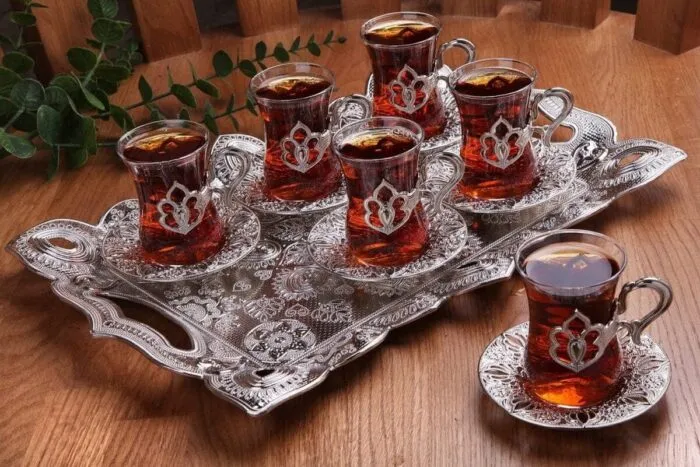 De-ce-beau-turcii-ceai-in-pahare-mici-Semnificatia-acestui.jpg