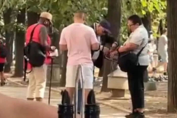 Doi-barbati-din-Bucuresti-se-dadeau-politisti-si-ii-lasau.jpg
