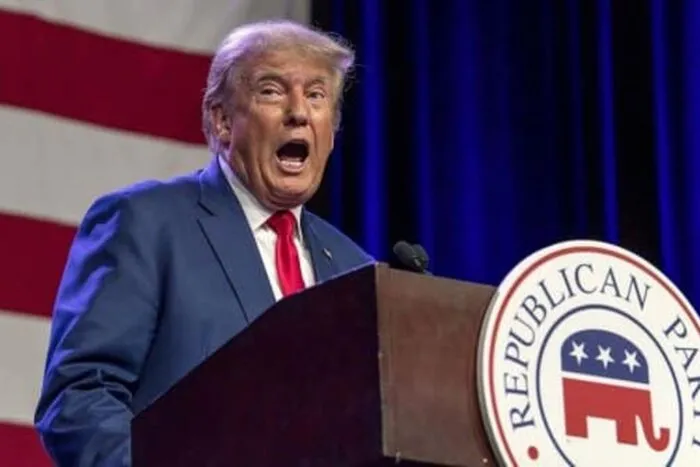 Donald-Trump-asteptat-la-tribunal-pentru-a-i-se-prezenta.jpg