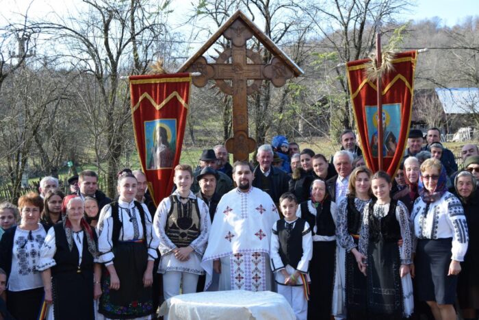 Localitatea din Romania care nu are cimitir Oamenii isi ingroapa