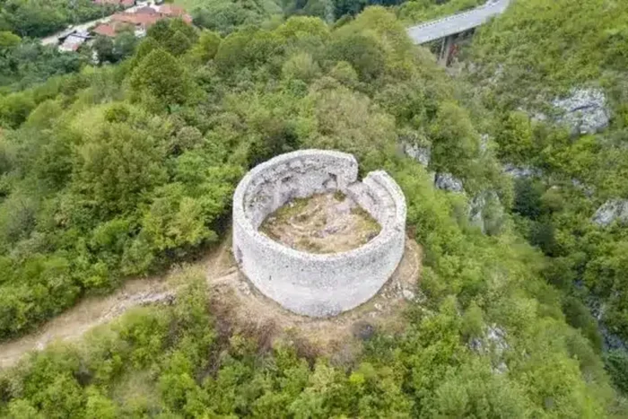 Locul-din-Romania-interzis-turistilor-este-foarte-periculos-Cetatea-este.webp.webp.webp