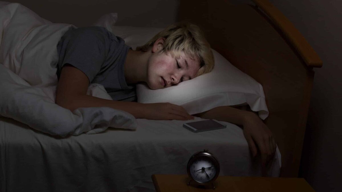 Care sunt conexiunile complicate dintre melatonină și influența acesteia asupra memoriei la nivel molecular? somn scaled e1692946638191