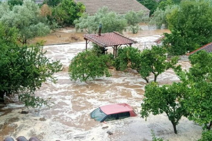 Aproximativ-200-de-romani-aflati-in-zonele-afectate-de-ciclonul.jpg