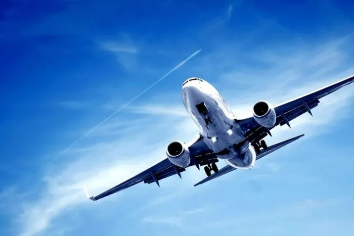 De-ce-nu-zboara-avioanele-in-linie-dreapta-Secretul-uimitor.jpg