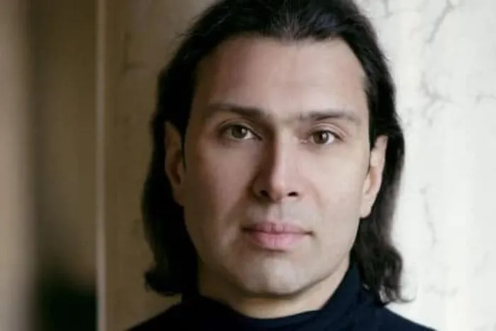 Dirijorul-Vladimir-Jurowski-revine-pe-scena-Festivalului-International-George-Enescu.jpg