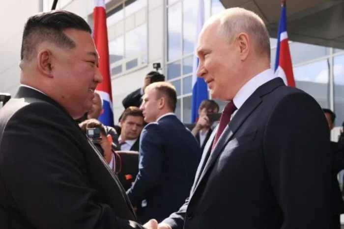 Gestul-facut-de-Vladimir-Putin-de-fata-cu-Kim-Jong.jpg