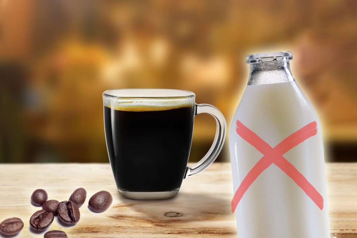 De ce este o greşeală când punem lapte în cafea?