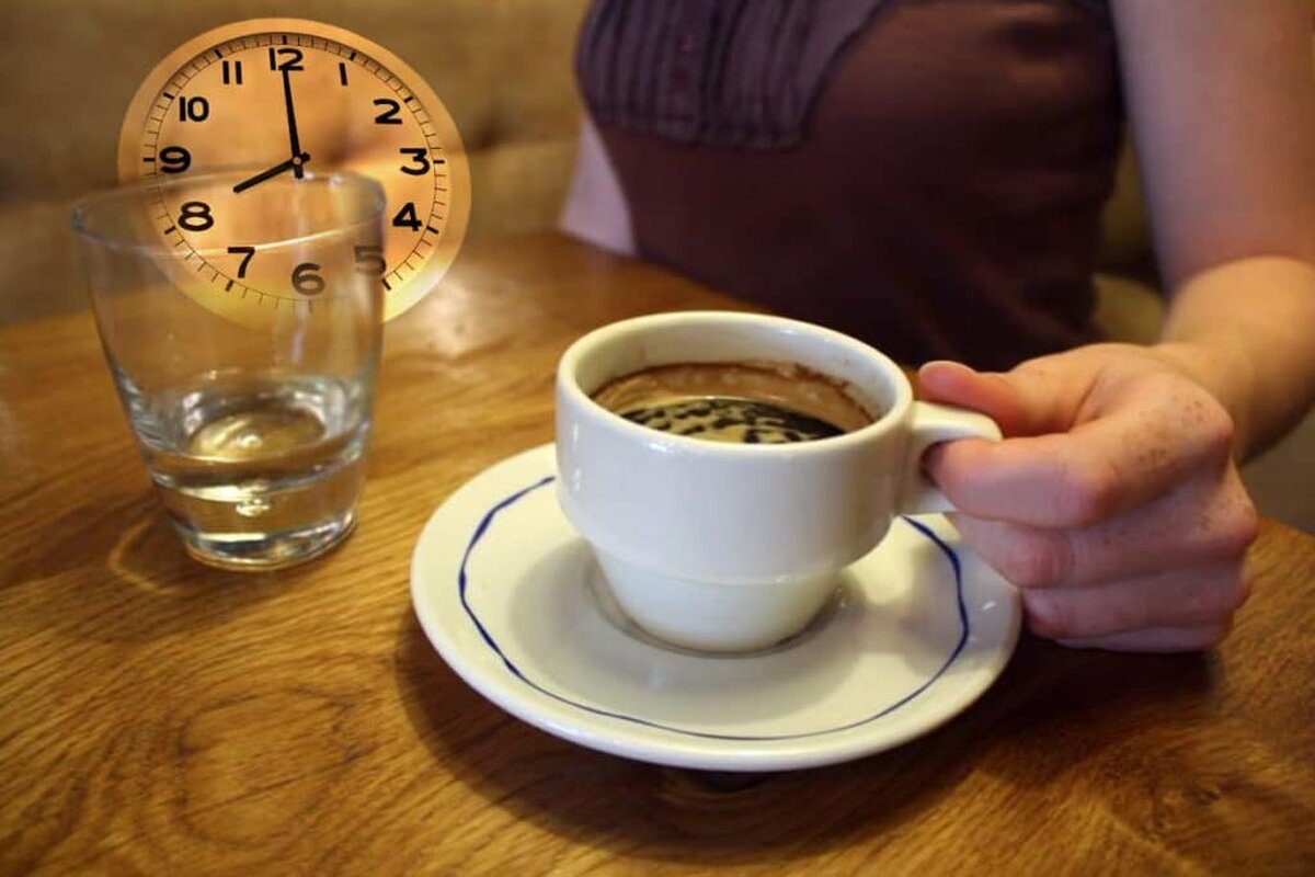 Ce trebuie să bei înainte de cafea, în fiecare dimineaţă?