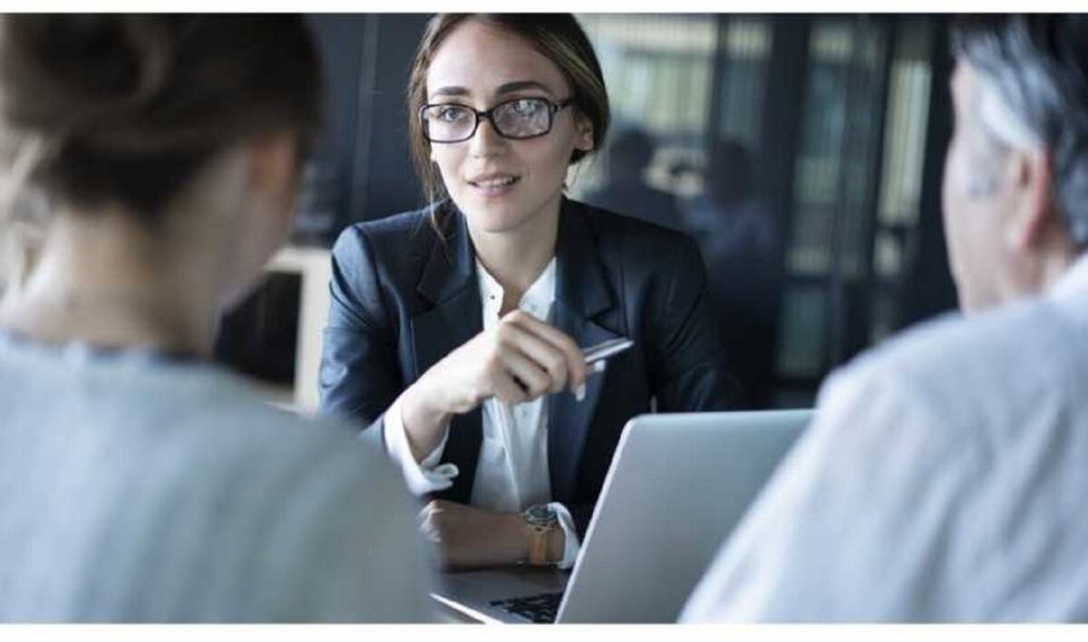 Care este domeniul de activitate în care se angajează români şi de peste 70 de ani?