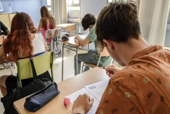 Ministerul-Educatiei-clarificari-in-ceea-ce-priveste-bursele-Elevii-care.jpg