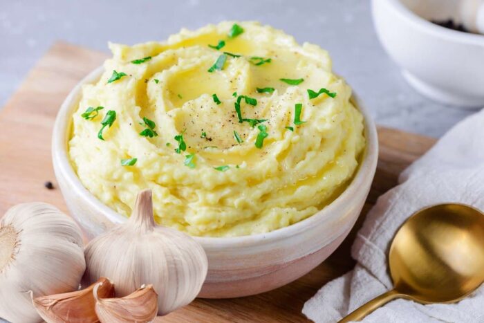 Uita de usturoiul pus in piureul de cartofi Ingredientul simplu care ii da o aroma si mai buna asa fac bucatarii din Franta