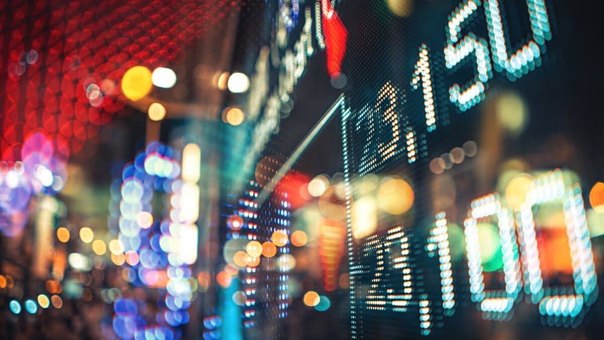 Investiția în acțiuni: informații de la care să începi documentarea