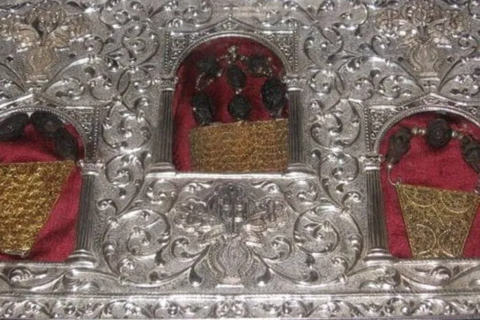 Aurul-smirna-si-tamaia-oferite-lui-Iisus-de-catre-cei.jpg