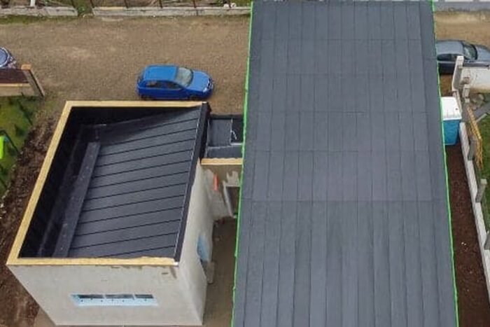 Cu-fiecare-acoperis-solar-instalat-Metigla-transforma-modul-in-care.jpeg