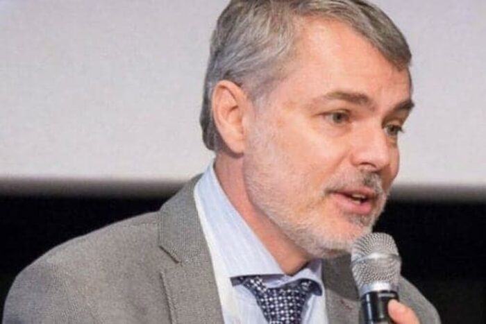 Va rog din suflet sa aplecati urechea la rugamintea mea