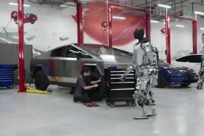 un-robot-Tesla-i-a-taiat-mana-unui-inginer-care-programa.j.jpeg