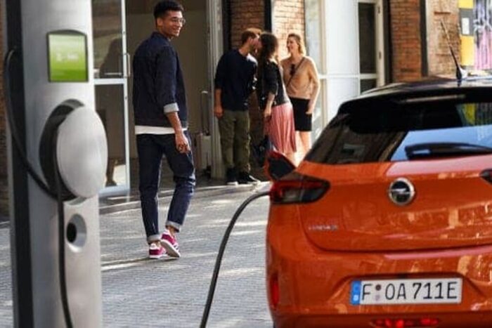Care este viitorul auto, mașinile electrice, sau cele cu combustie internă? Intrebari cheie despre viitorul auto cum functioneaza masinile electrice