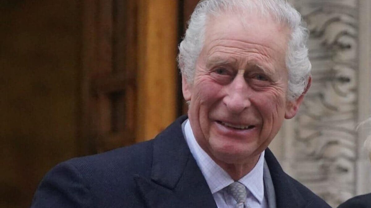 Primele imagini cu Regele Charles, după ce a fost externat Primele imagini cu Regele Charles dupa ce a fost externat. Camilla i a fost alaturi ce a facut monar