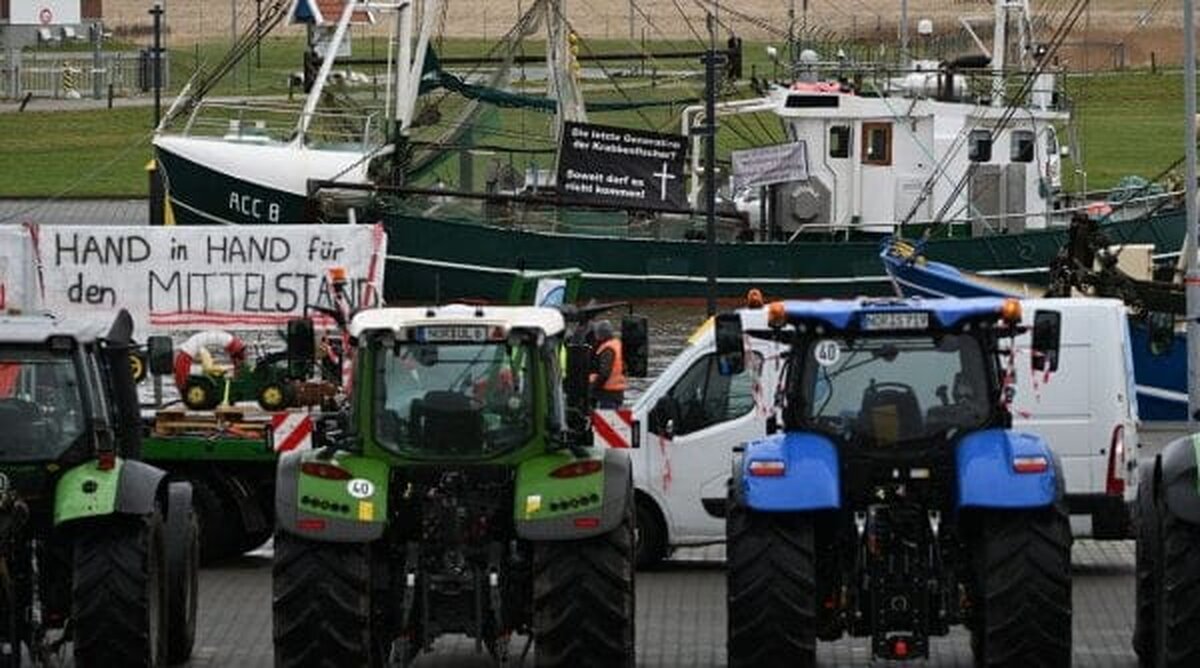 Cine profită de blocajele de pe şosele şi de tulburările din oraşe, în România şi pe continent?