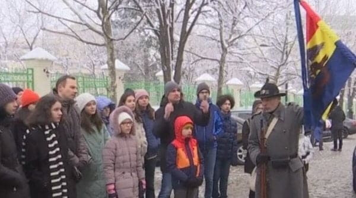 Mai mulţi elevi olimpici din Bucureşti au făcut o călătorie istorică de Ziua Unirii Principatelor Române